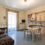 ベッド・アンド・ブレックファスト Bed & Breakfast Fabros 3*